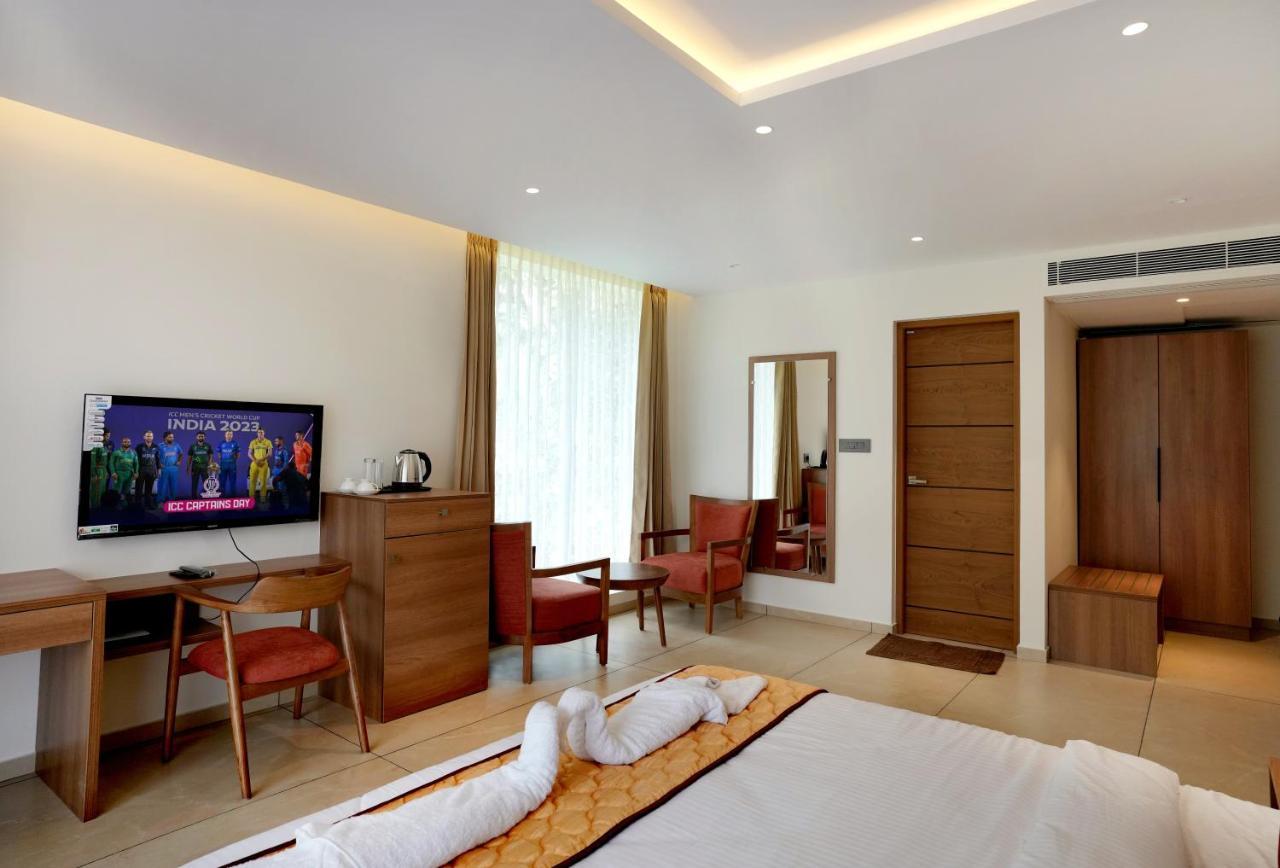 Bluemist Resorts Athirappilly Esterno foto