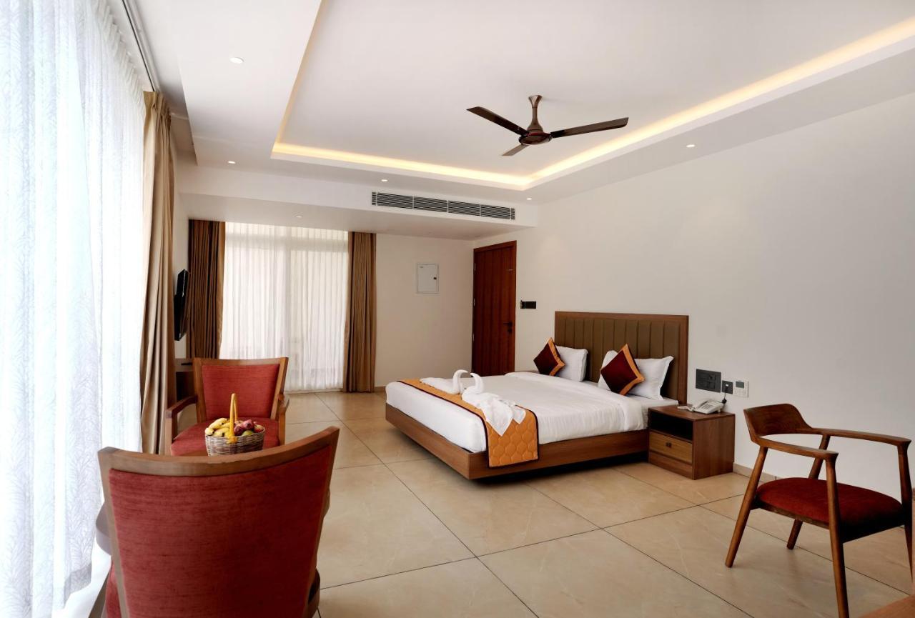 Bluemist Resorts Athirappilly Esterno foto