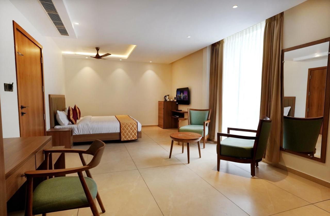Bluemist Resorts Athirappilly Esterno foto