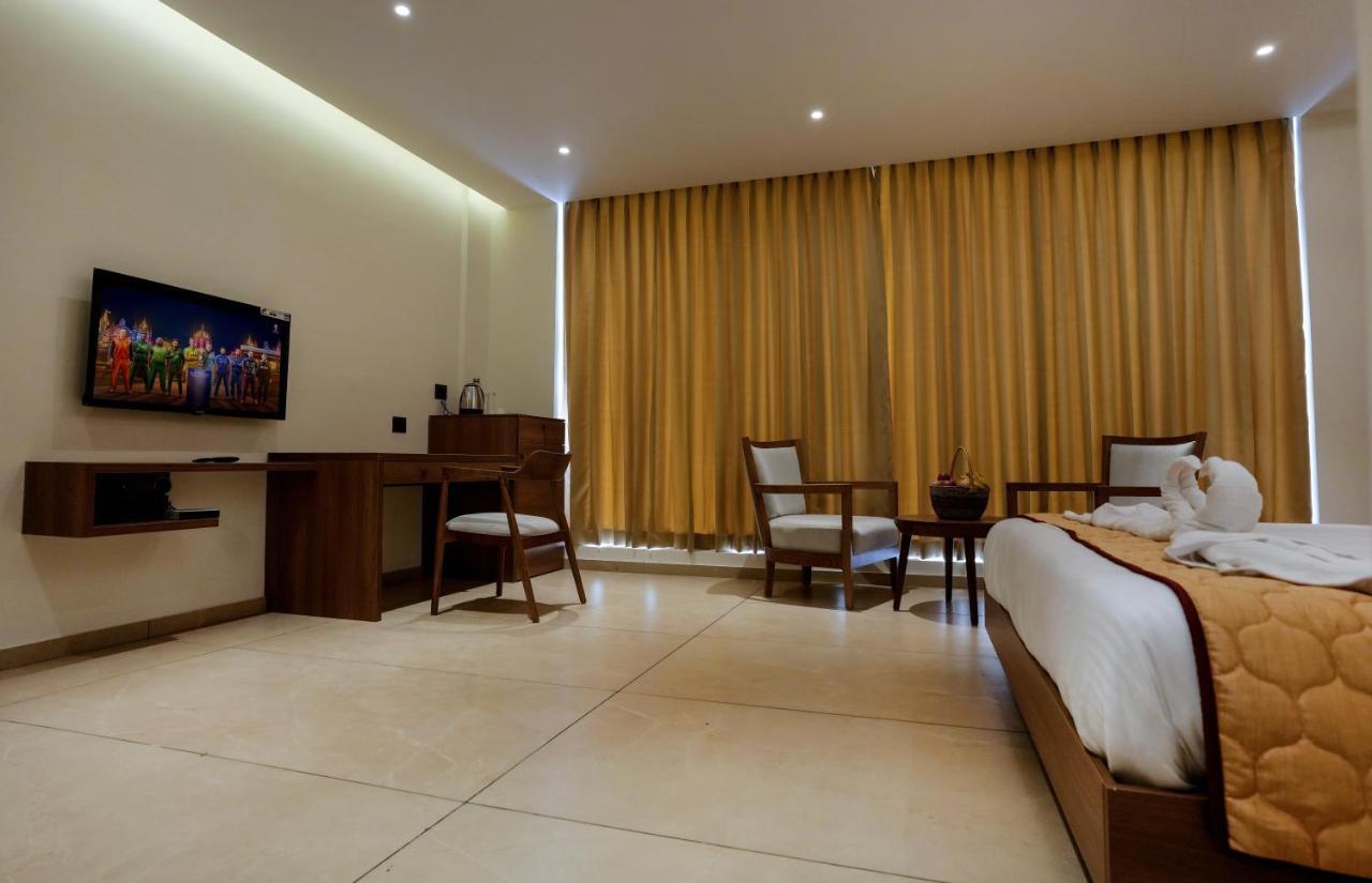 Bluemist Resorts Athirappilly Esterno foto