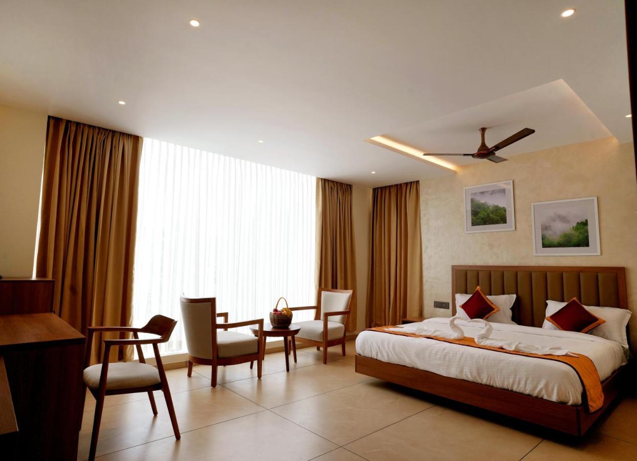 Bluemist Resorts Athirappilly Esterno foto