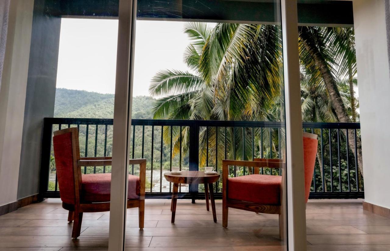 Bluemist Resorts Athirappilly Esterno foto
