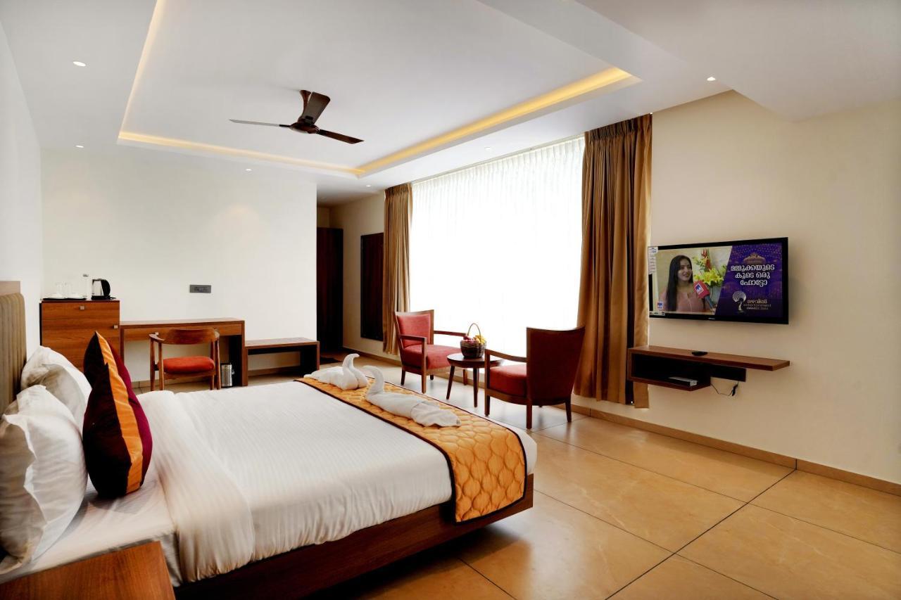 Bluemist Resorts Athirappilly Esterno foto