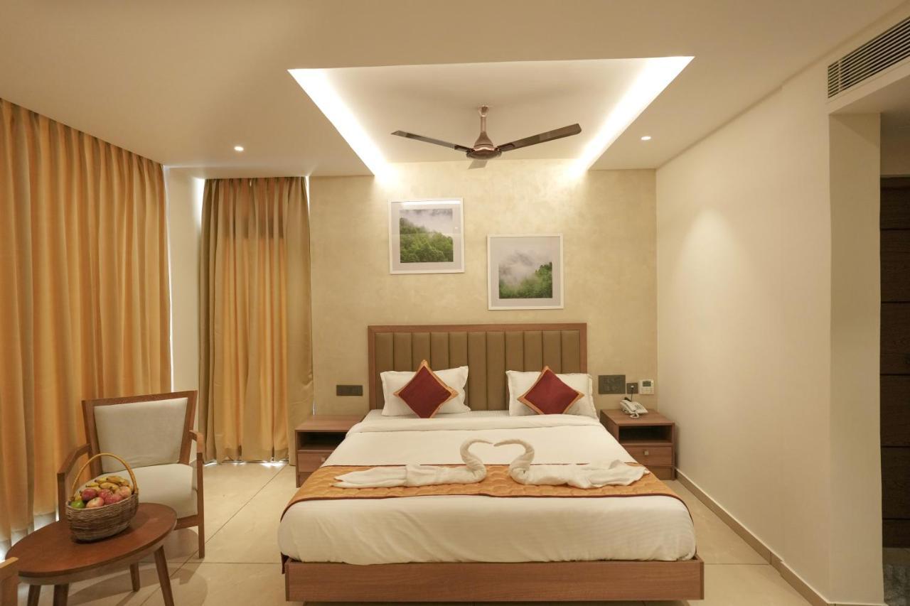 Bluemist Resorts Athirappilly Esterno foto