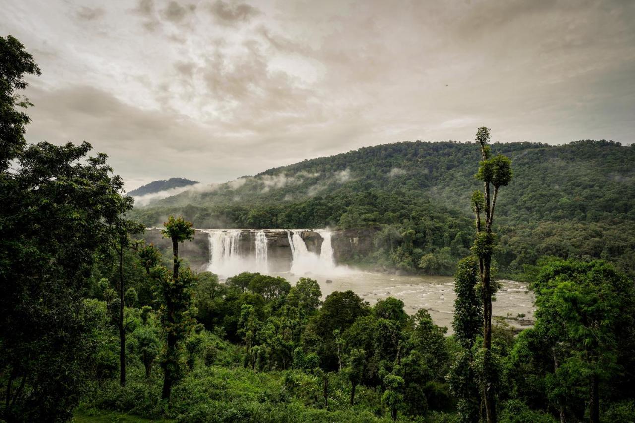 Bluemist Resorts Athirappilly Esterno foto