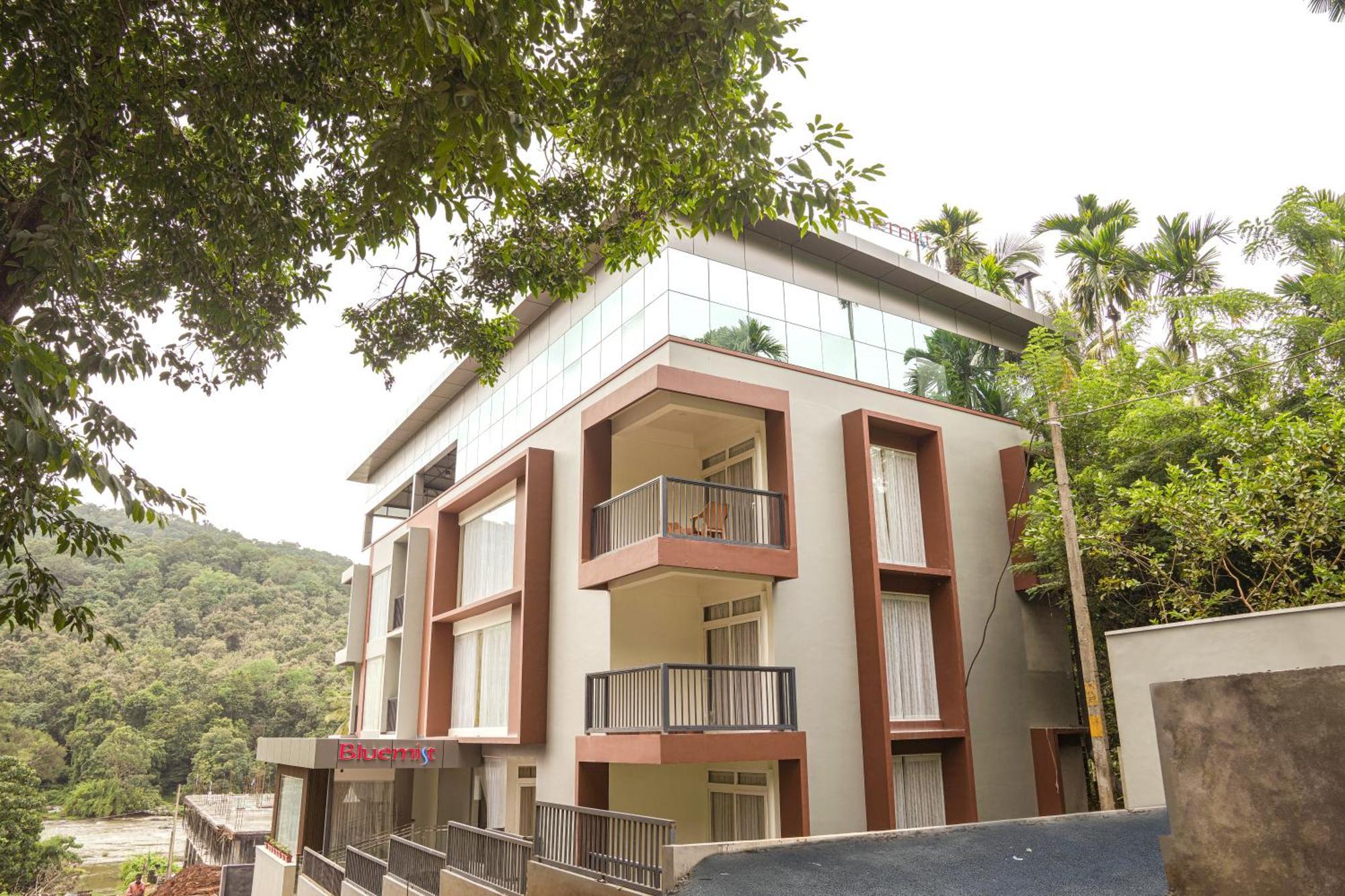 Bluemist Resorts Athirappilly Esterno foto