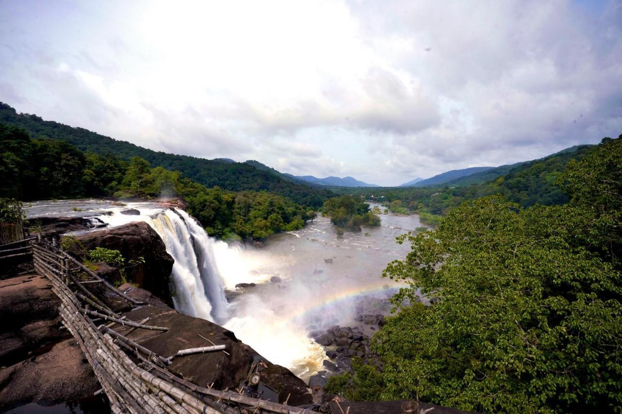 Bluemist Resorts Athirappilly Esterno foto