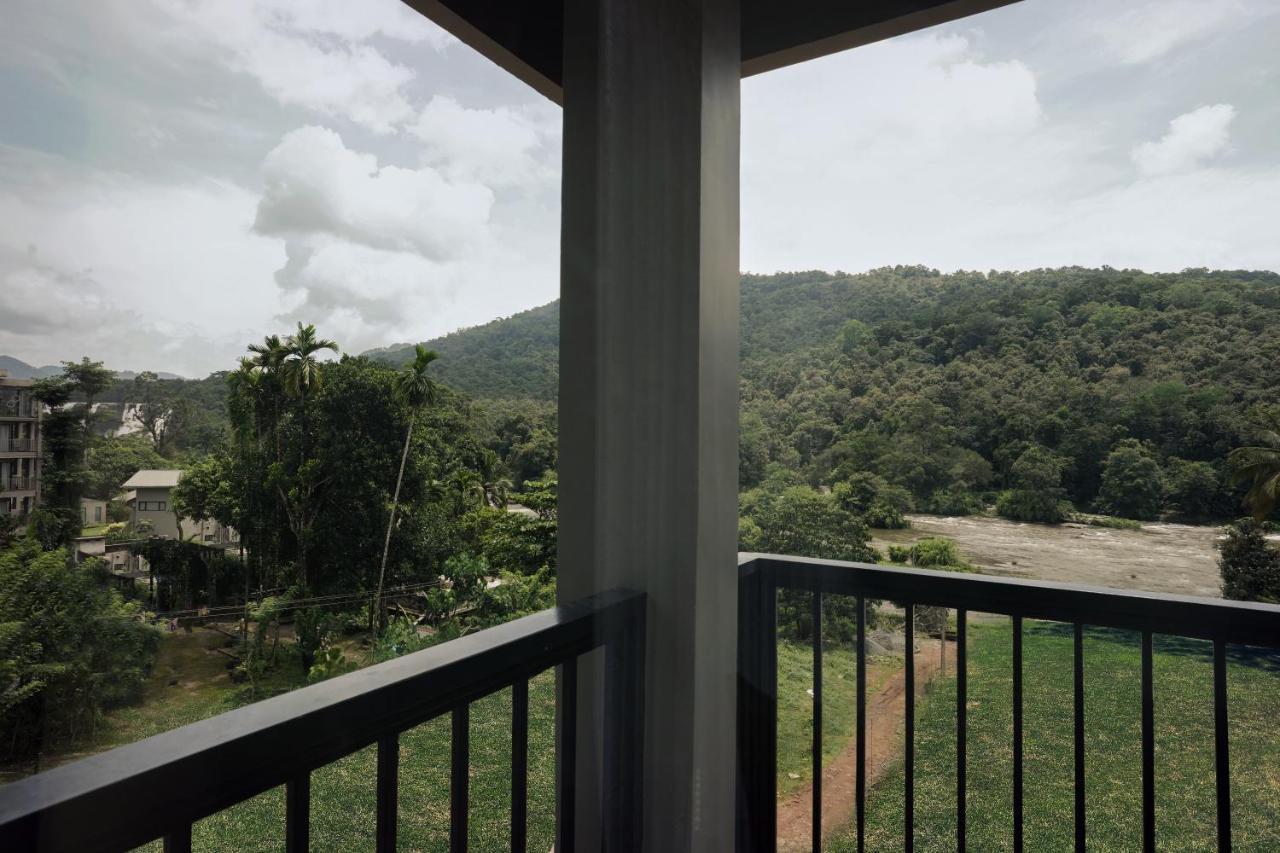 Bluemist Resorts Athirappilly Esterno foto